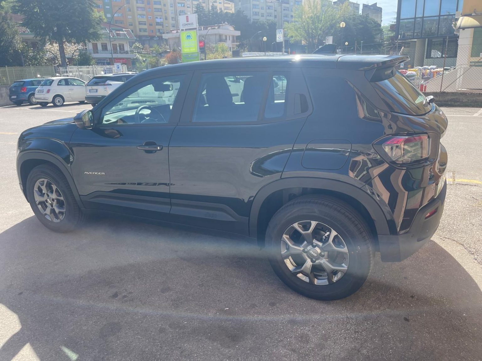 Jeep Avenger lato sx